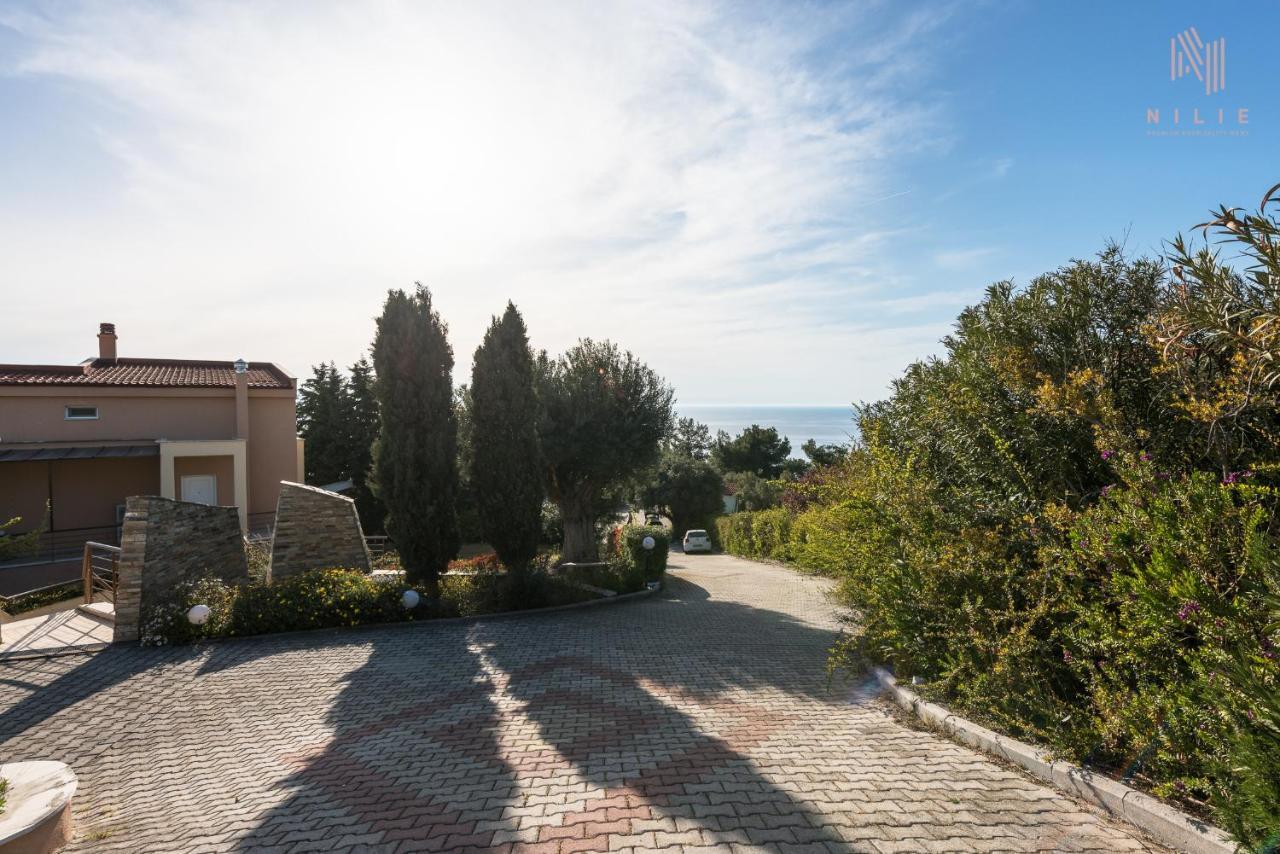 Breathtaking Villa, Nilie Hospitality Mgmt Посіді Екстер'єр фото